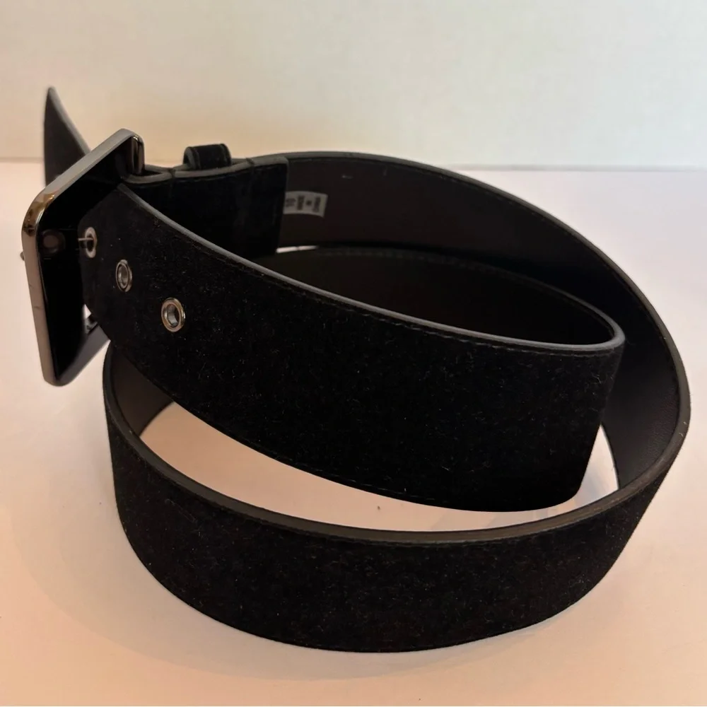 Tahari Arthur S. Levine Women's Wide Black Velvet Belt Size 10